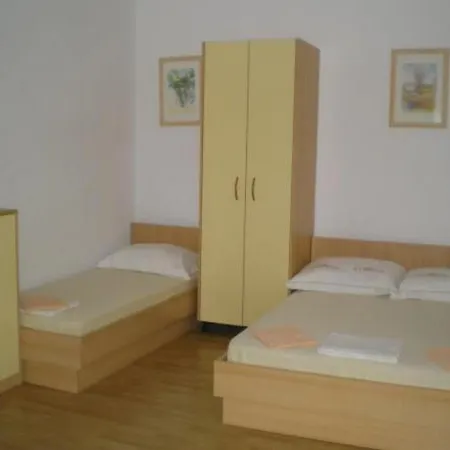 Penzion And With Parking Space - Makarska - 20005